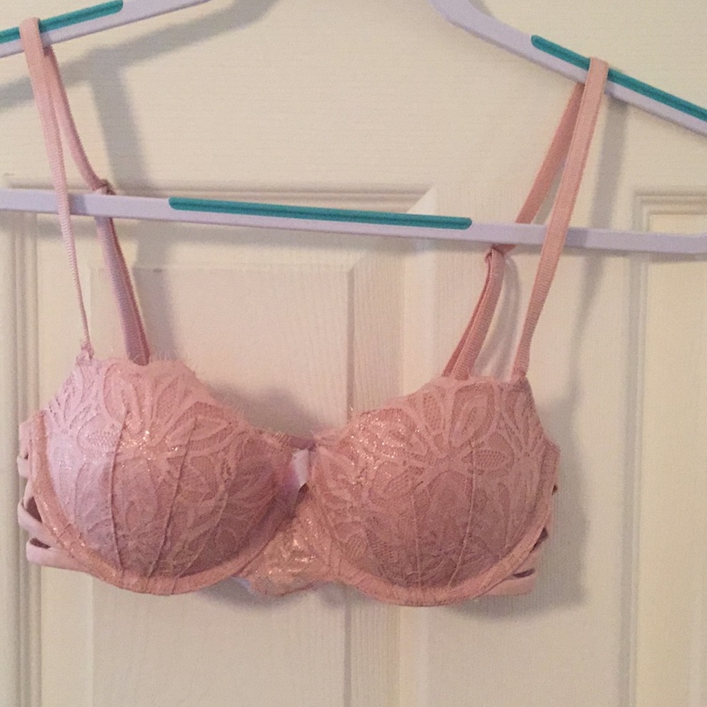 Victoria’s Secret Pink Date Push-Up Bra NWOT 30C